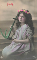 ENFANTS - Petite Fille - Hoop - Enclume - Carte Postale Ancienne - Autres & Non Classés