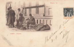 Niort * 1905 * Paysans * Scène De Marché Devant La Bourse Du Travail TOMBOLA * Marchands - Niort