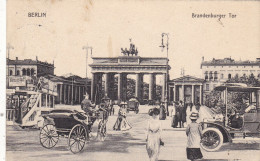 ALLEMAGNE . BERLIN.  " BRANDENBURGER TOR ".. ANIMATION. VOITURE. FIACRE.  ANNEE 1914 + TEXTE + TIMBRE - Porta Di Brandeburgo