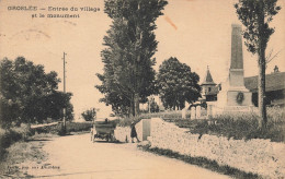 Groslée * Route , Entrée Du Village Et Le Monument - Unclassified