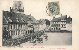 Hesdin * Place D'armes Un Jour De Revue * Passage De Troupes * Militaria - Hesdin