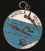 77427-  Pin's -médaille.Pensacola, Etats-Unis. Natation.Relais. - Swimming