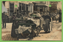 Bruxelles - Marchandes De Légumes - Belgique (carte Postale Avec Des Trous) - Markten