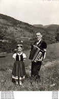 D68  SONDERNACH  La Petite Jodlerin Annette Sengelé Avec Son Père  ....... Accordéon HOHNER - Wintzenheim
