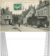 18 LA GUERCHE. Grand Café Et Hôtel Du Centre Place Du Marché Vers 1909 - La Guerche Sur L'Aubois