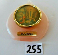 C255 Objet Religieux - Souvenir De Lourdes - Vierge Marie - Religieuze Kunst