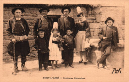 Pont L'abbé - Costumes Bigoudens - Coiffe Bretonne - Pont L'Abbe