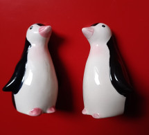 Saliere Et Poivriere En Porcelaine Et Forme De Pingouin - Other & Unclassified