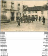 WW 88 CORCIEUX. Les Réservistes Rentrant De Marche Devant L'Hôtel Du Commerce 1918 - Corcieux