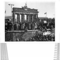 Y. Photo Cpsm BERLIN. Am Brandenburger Tor 10.11.1989 - Muro Di Berlino