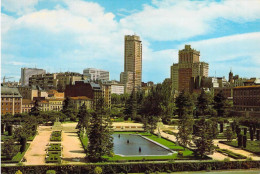 Madrid - Place D'Espagne Et Les Jardins De Sabatini - Madrid