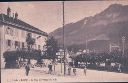 Broc FR, Rue Animée Et Hôtel De Ville (3318) - Broc