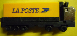 Briquet La Poste Française Forme Camion - Altri & Non Classificati