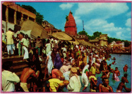 CPM Varanasi Festival Bath On A Ghat INDIA (1182357) - Inde