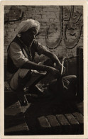 PC PAKISTAN ARTISAN REAL PHOTO POSTCARD (a50218) - Pakistan