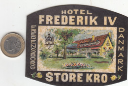ETIQUETA - STICKER - LUGGAGE LABEL  HOTEL FREDERIK IV STORE KRO  -DENMARK-DANMARK - Etiquetas De Hotel