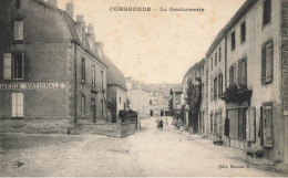 Combronde * Rue Du Village Et La Gendarmerie Nationale * Villageois - Combronde