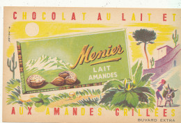 BU 2710   BUVARD  -CHOCOLAT  MENIER   AUX AMANDES    ( 21,00 Cm X 13,50 Cm) - Chocolade En Cacao