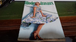 143 / MODES ET TRAVAUX N° 896 1975 - Moda