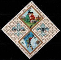 BHU-10- BHUTAN - 1967 - MNH -SCOUTS- S/S IMPERFORATE - Bhoutan