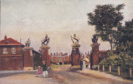 S05. Vintage Postcard. The Trophy Or Unicorn Gates, Hampton Court Palace - Altri & Non Classificati