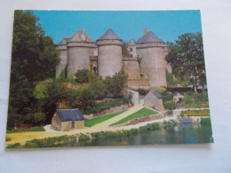 LASSAY ( 53 Mayenne ) LE CHATEAU FEODAL   VUE GENERALE ET SA PIECE D EAU - Lassay Les Chateaux