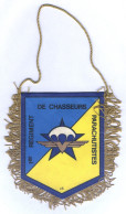 Petit Fanion Du 1er Régiment De Chasseurs Parachutistes - Bandiere