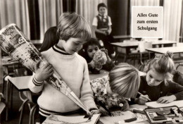 G8199 - TOP Glückwunschkarte Schulanfang - Mädchen Zuckertüte - Verlag Planet DDR - Premier Jour D'école