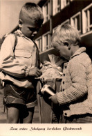 G8209 - Glückwunschkarte Schulanfang - Mädchen Junge Kinder Zuckertüte - Verlag FOKU DDR - Einschulung