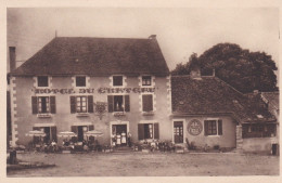 COUHE --  Hôtel Du Chateau   ( C . Riquet )  ---très Animée -.......carte Publicitaire De L'Hôtel..............à  Saisir - Couhe