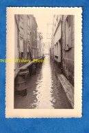 Photo Ancienne Snapshot - MONTEREAU - La Rue De L' Hôtel Dieu - Inondations - 22 Janvier 1955 - Seine Et Marne Histoire - Lugares