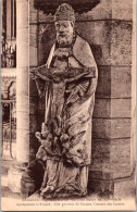 4-12-2023 (1 W 19) France - B/w - Langres Church Statue Of "Trinité" - Kirchen U. Kathedralen