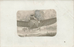 FANTAISIES - Un Homme Dans Un Petit Avion - Carte Postale Ancienne - Uomini