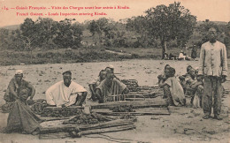 GUINÉE FRANÇAISE - Visite Des Charges Avant Leur Entrée à Kindia - Carte Postale Ancienne - Frans Guinee