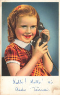 ENFANT - Petite Fille Au Téléphone - Robe Jaune à Carreaux - Carte Postale - Otros & Sin Clasificación