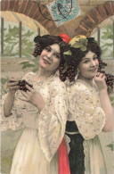 FANTAISIES - Deux Femmes Avec Des Raisins - Colorisé  - Carte Postale Ancienne - Mujeres