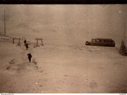 PHOTO 13 X 9.5 CMS AUTOCAR DANS LA NEIGE - Automobili