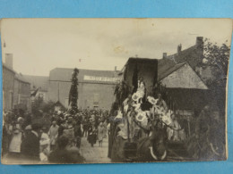 Carte Photo Baileux Fête Du Centenaire 1930 Char Des 9 Provinces Avec Sur Le Haut Du Char Gisèle Fichet - Chimay