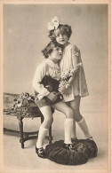 ENFANTS - Deux Enfants Côtes à Côtes - Banc - Fleurs - Carte Postale Ancienne - Otros & Sin Clasificación