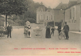 Bagnères De Bigorre * Enfants Villageois Landau Poussette Pram Kinderwagen , Place Des Thermes , Casino Kursaal - Bagneres De Bigorre