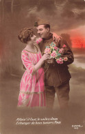 COUPLE - Diane - Un Soldat Et Sa Bien Aimée - Un Bouquet De Fleurs Offert  - Colorisé - Carte Postale - Paare