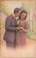 COUPLE - Illustration D'un Couple Lors D'une Promenade Dans Un Parc - Fleurs - Carte Postale Ancienne - Coppie