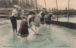 FANTAISIES - A La Mer - Pêche Dans Les Parcs - Colorisé - Carte Postale Ancienne - Vrouwen