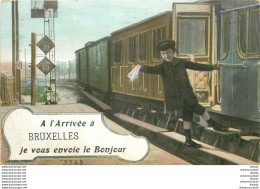 (XX) Carte Montage Gare Train Locomotive Voyageuse Voyageur. J'arrive Ou Pars BRUXELLES En 1909 - Transport (rail) - Stations