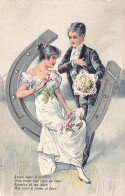 ILLUSTRATEUR - Des Jeune Mariés Avec Un Grand Fer à Cheval - Colorisé - Carte Postale Ancienne - Autres & Non Classés