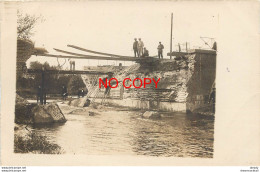 80 LONGUEAU. Pont De La Ligne Paris à Longueau Détruit En 1914 Avec Ouvriers Le Réparant. Photo Carte Postale - Longueau