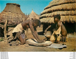 (MI) Photo Cpsm Cpm Afrique. KENYA. Maize Grinding - Kenya