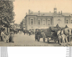(DENIS) 78 RAMBOUILLET. La Mairie Et Place Jour De Marché Avec Attelage 1906 - Rambouillet