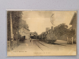 Vallon , La Gare , Avec Train , Gros Plan De Locomotive - Autres & Non Classés