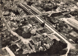 Fismes * Vue Générale Aérienne Sur La Commune , L'église Et La Promenade - Fismes